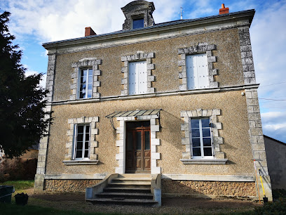 Chez Hélène Et Laurent, Maison D'hôtes à Luceau