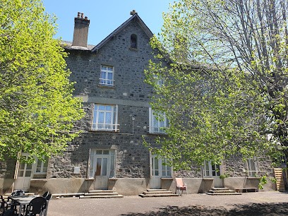 L'EAU BERGE - Chambres d'hôtes, Relais Motards , Nuitée étape GTMC & Tour des Vaches rouges, Chambre d'Hôtes à Allanche