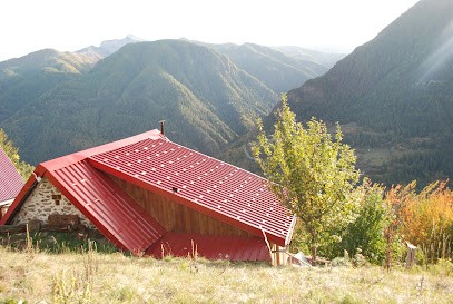 Les Toits Rouges: Hôtel B&B Et Sa Table D'hôte, Chambre d'Hôtes à Saint-Étienne-de-Tinée