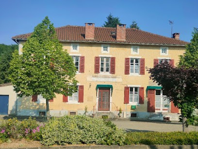 L' Ancienne Gendarmerie, Chambre d'Hôtes à Saint-Laurent-sur-Gorre