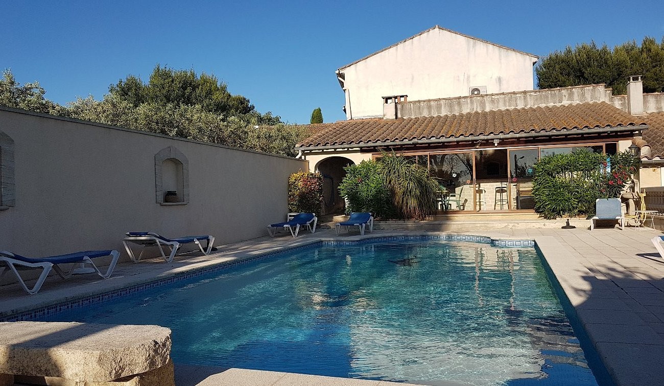 Le Mas De L'Amandier, Chambre d'Hôtes à Saint-Saturnin-lès-Avignon