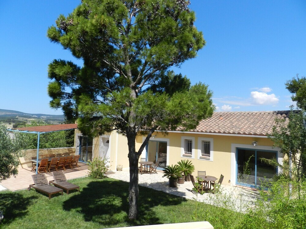 Chambres D'Hôtes Du Moulin: Chambre d'hôtes au calme dans l'Aude, randonnées, proche plage, Narbonne et Les Grands Buffets, Chambre d'Hôtes à Peyriac-de-Mer