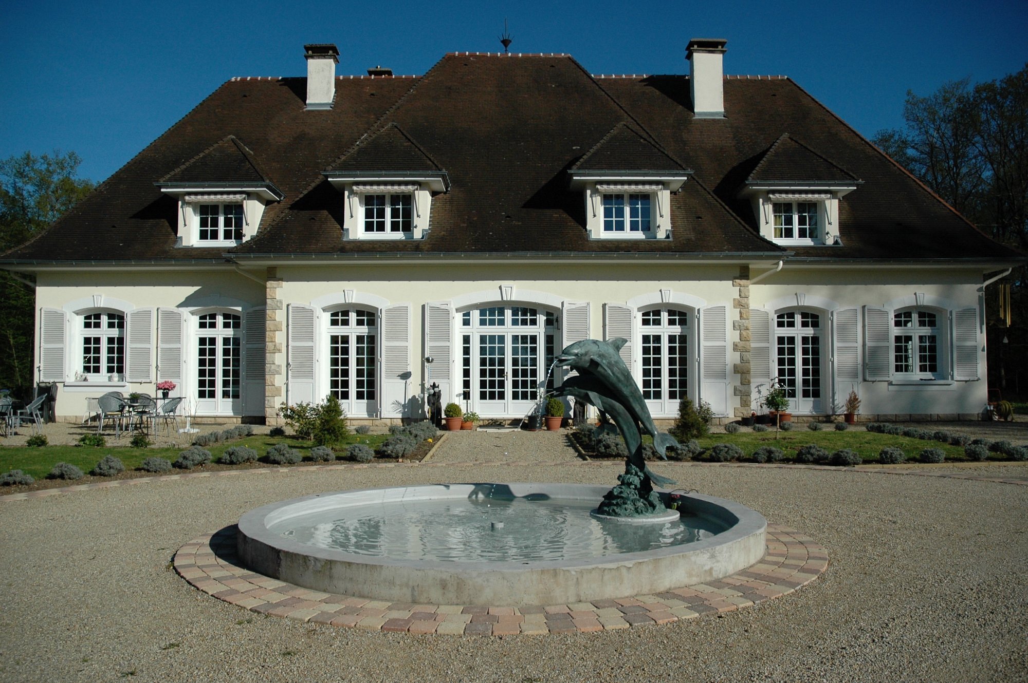 Kurnia Guesthouse, Maison D'hôtes à Espinasse-Vozelle