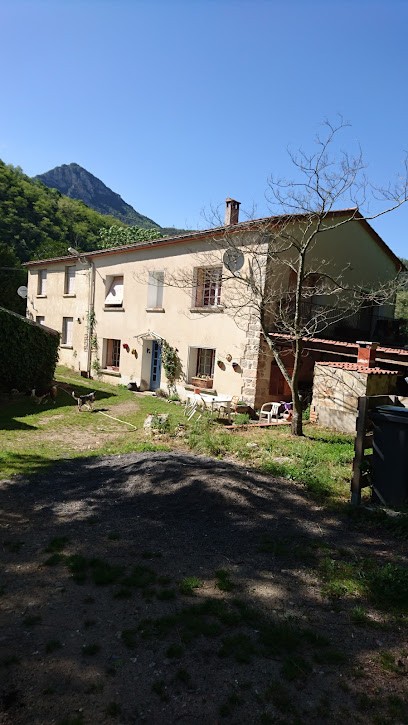 Domaine De La Pomarède, Location de Vacances à Serralongue