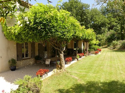 Le Mas du Biaou, Chambre d'Hôtes à Trets