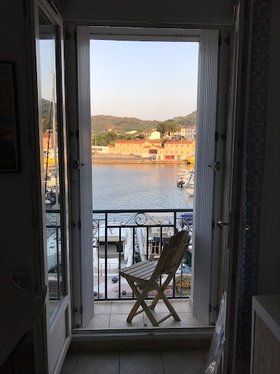 Charmant duplex sur le port, Location de Vacances à Port-Vendres