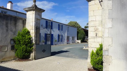Chambres D'hôtes Aux Trois Phares, Chambre d'Hôtes à Dompierre-sur-Mer