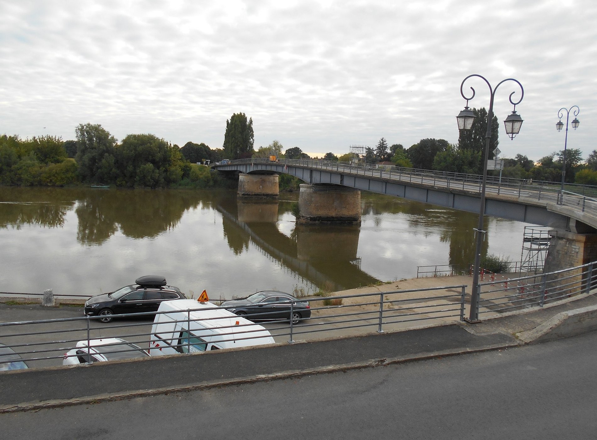 La Rivière - Chambres D'hôtes, Chambre d'Hôtes à Saint-Jean-de-Blaignac