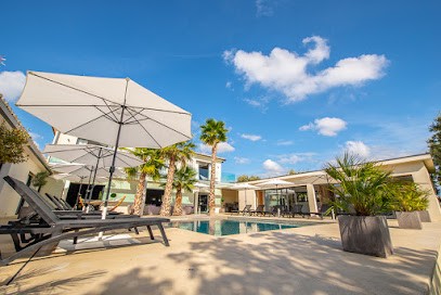 La Maison d'Ambrine - Villa Miami, Location de Vacances à Chamaret