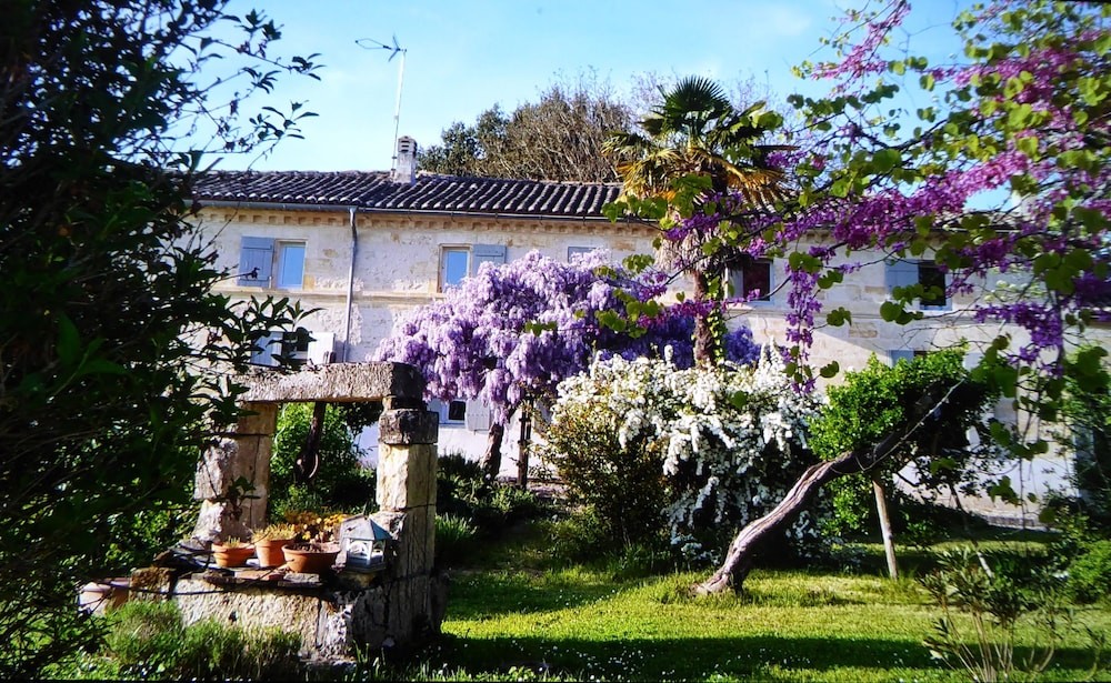 La Vigneraie De Laura, Chambre d'Hôtes à Sainte-Colombe