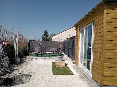 Le Refuge Zen Et Bien-Être, Chambre d'Hôtes à Montpouillan