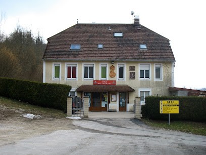 Mouget Sarl, Chambre d'Hôtes à Bourg-de-Sirod
