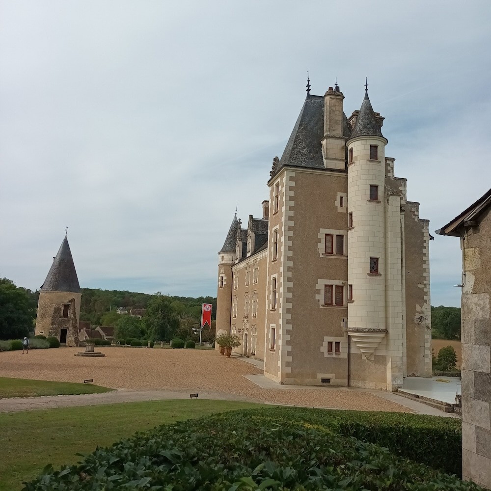 AU NOM DES DAMES, Maison d'Hôtes à Faverolles-sur-Cher