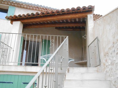 La Maison Des Moulins, Location de Vacances à Régusse