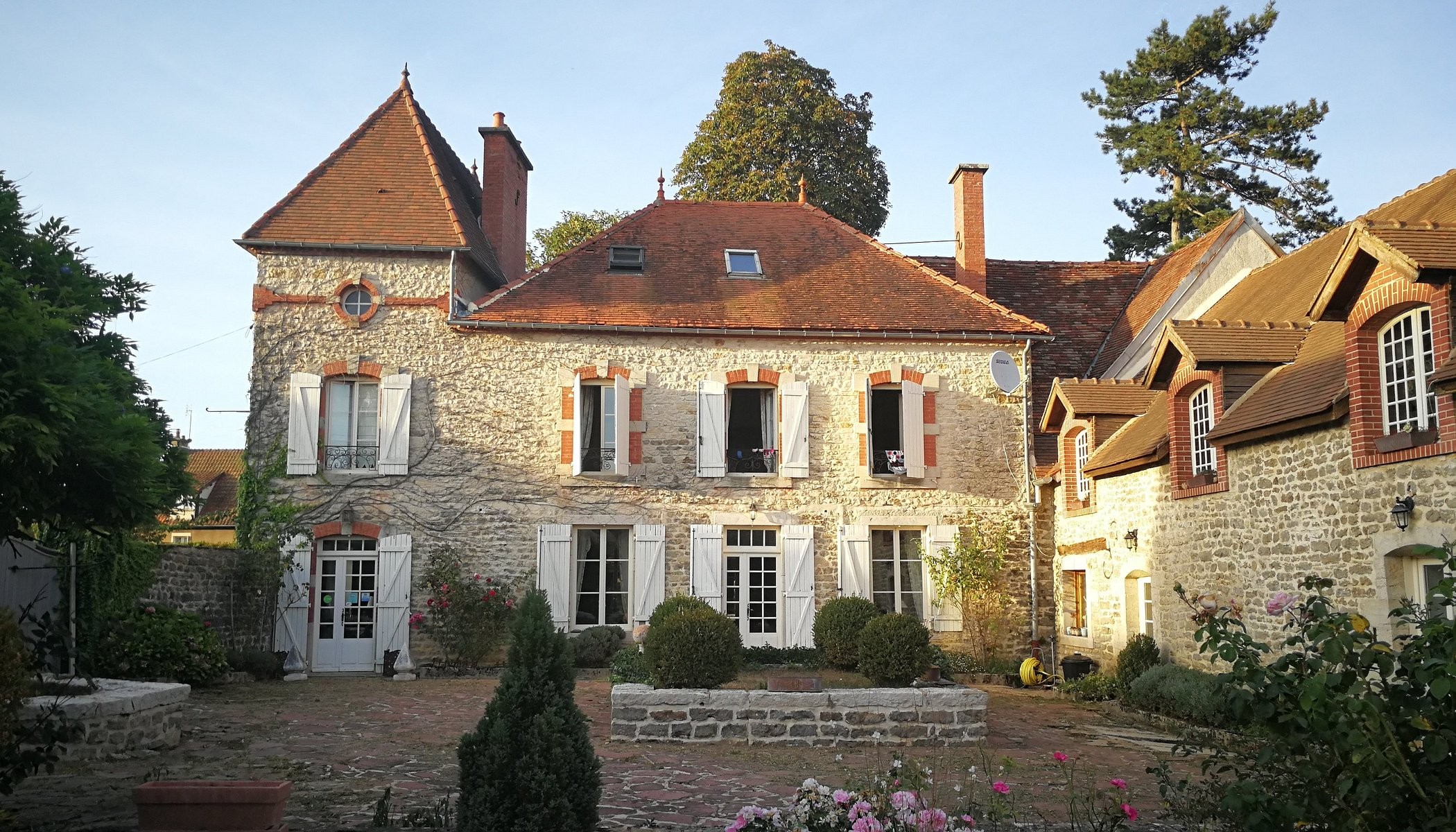 Manoir de Serrigny, Chambre d'Hôtes à Vandenesse-en-Auxois