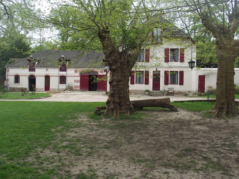 Le Studio De La Bergerie, Maison d'Hôtes à Châteaufort