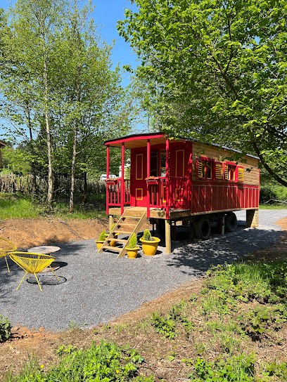 La Roulotte - l'Echo de la forêt, Chambre d'Hôtes à Rocroi