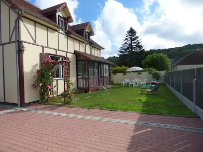 Gîte Le Petit Chalet, Location de Vacances à Étretat