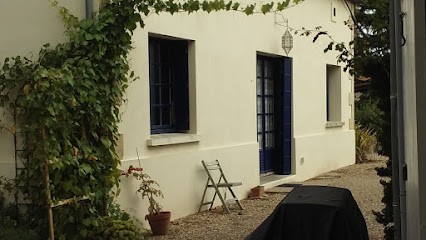 Tour Rouge Gites, Location de Vacances à Virazeil