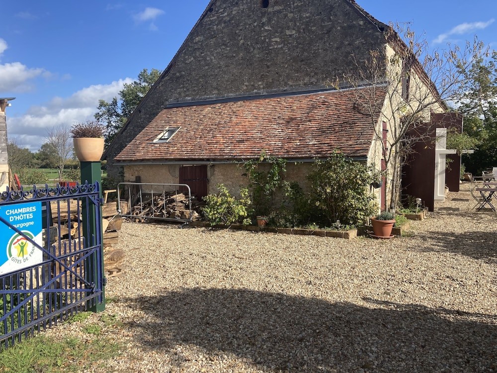 Chambres D'Hôtes, LA THIBAUDE, 58240 LIVRY, Chambre d'Hôtes à Livry