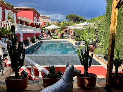 La villa Rouge chambres d'hôtes Gay, Chambre d'Hôtes à Sainte-Maxime
