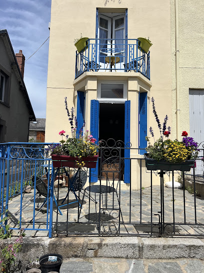 Le Petit Bleu Chateux, Location De Vacances à Giat