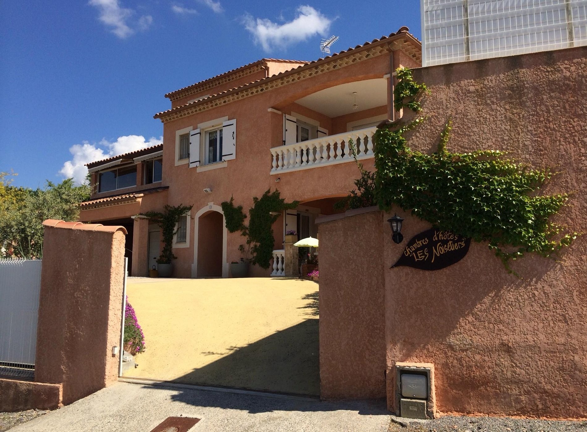 Chambres D'hôtes Les Noisetiers, Chambre d'Hôtes à Digne-les-Bains