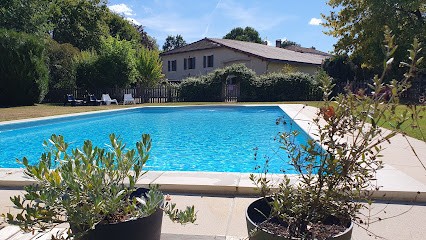 Domaine Bardon - Deux Gîtes Au Coeur De La Campagne Entourés De Vignes Et De Champs De Tournesol., Location de Vacances à Chaunac