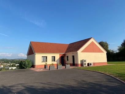 Maison Piscine intérieure privée sans vis à vis, Location de Vacances à Quièvrecourt