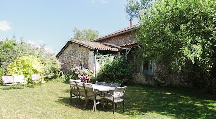 Domaine de la Maison d'Aum, Maison d'Hôtes à Bourrou