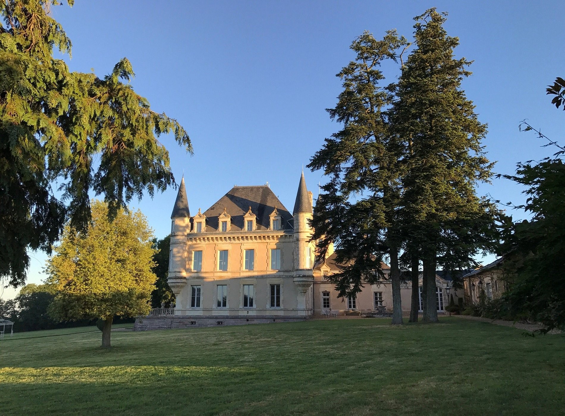 Chateau De La Goujonnerie, Chambre d'Hôtes à Loge-Fougereuse