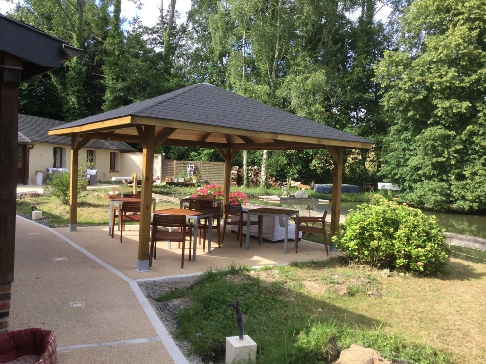 Le Moulin Calme, Chambre d'Hôtes à Luceau