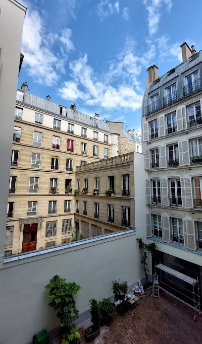 A Room in Paris, Chambre d'Hôtes à Paris 10