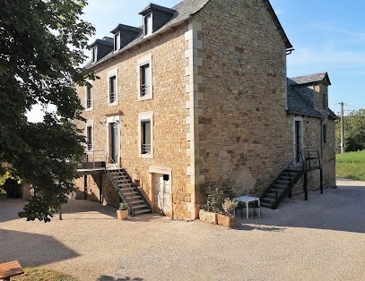 Gîte Les Camps, Location de Vacances à Sébrazac