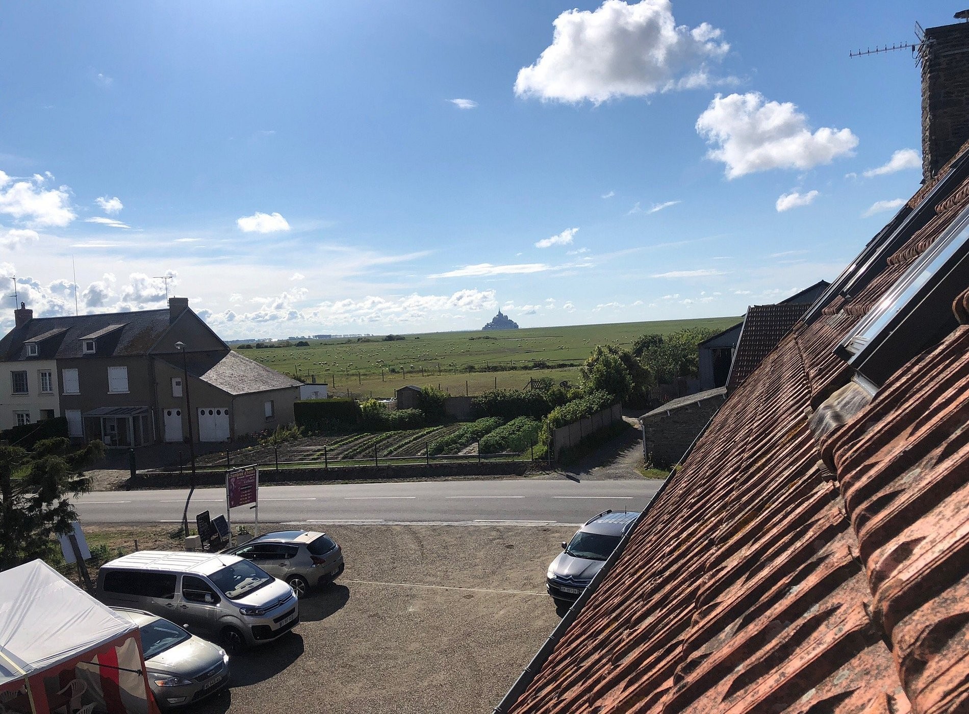 Le Marquis de la Guintre : Location chambres d'hôtes vue sur le Mont-Saint-Michel, dans la Manche en Basse-Normandie, Chambre d'Hôtes à Courtils