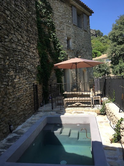 La Calade, maison de village, Location de Vacances à Gordes