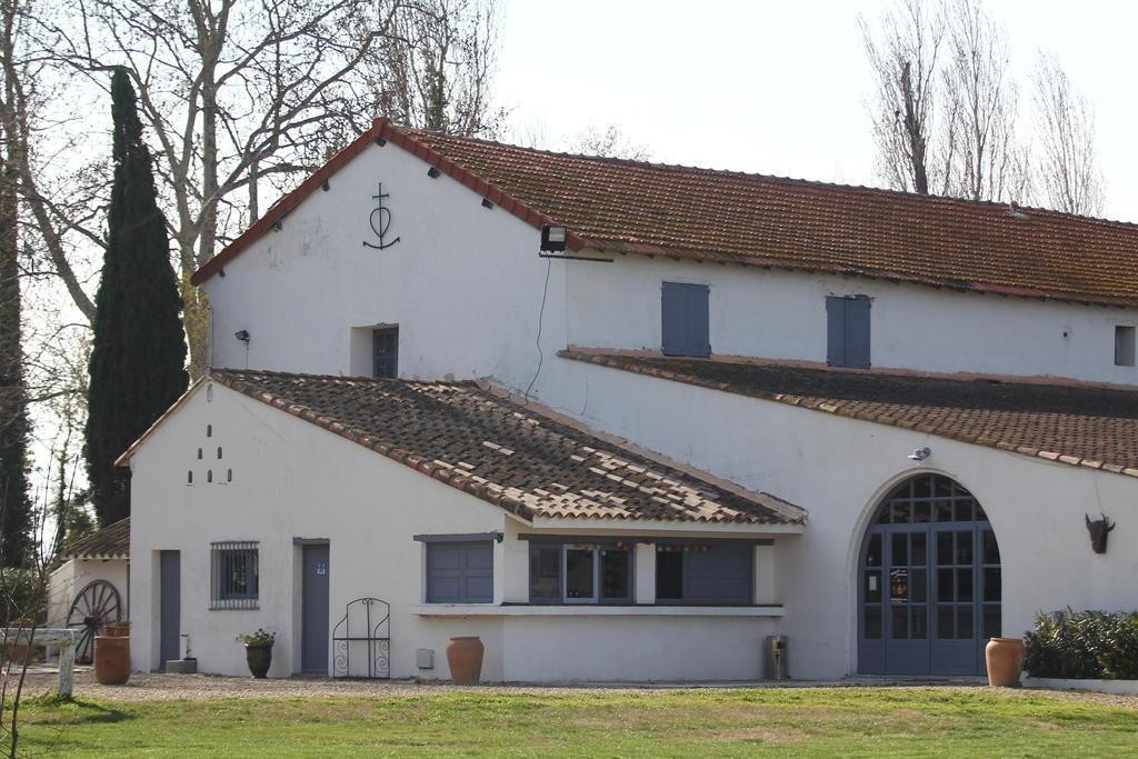 La roulotte Les Saintes, Chambre d'Hôtes à Saintes-Maries-de-la-Mer
