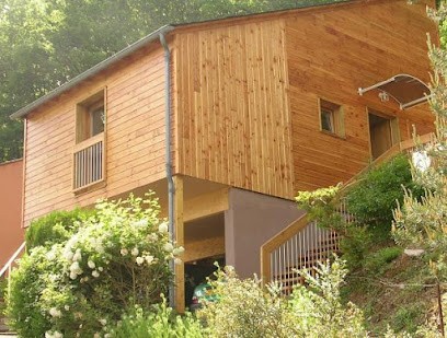 La Maisonnette En Bois, Location de Vacances à Sébrazac