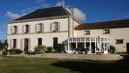 Chambre d'hôtes entre cour et jardin, Chambre d'Hôtes à Compertrix