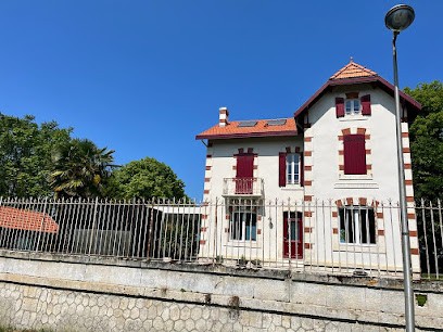 Les Palissières - Chambres D' Hôtes - Gîtes 12 Personnes, Chambre d'Hôtes à Mortagne-sur-Gironde