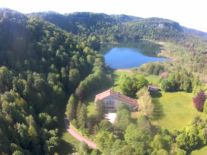 Au Calme Du Lac, Location De Vacances à Bonlieu