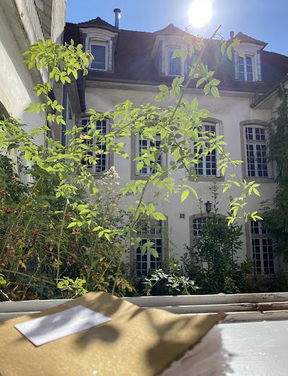 L’´APPARTEMENT by Merveilles de Marie, Chambre d'Hôtes à Lons-le-Saunier