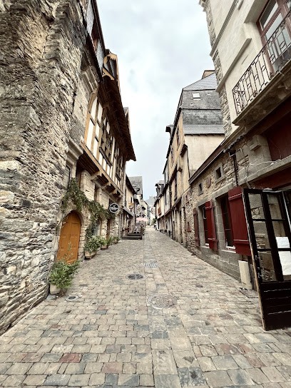 Les Suites De La Tour D'Embas, Chambre d'Hôtes à Vitré