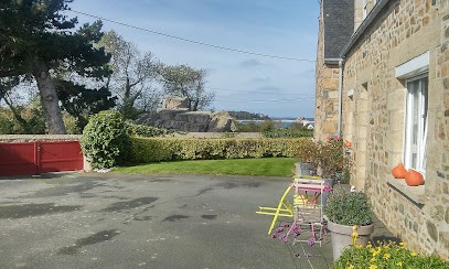 Earl Capdevert, Chambre d'Hôtes à Plougrescant