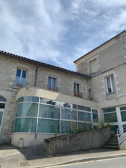 Les Bains Du Bruant, Chambre d'Hôtes à Saint-Porchaire