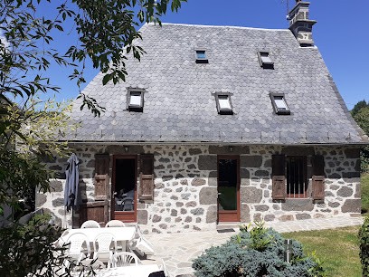 Gîte de l'Abreuvoir: location gîte de vacances proche station Ski Le Lioran Cantal Aurillac, Location de Vacances à Vic-sur-Cère