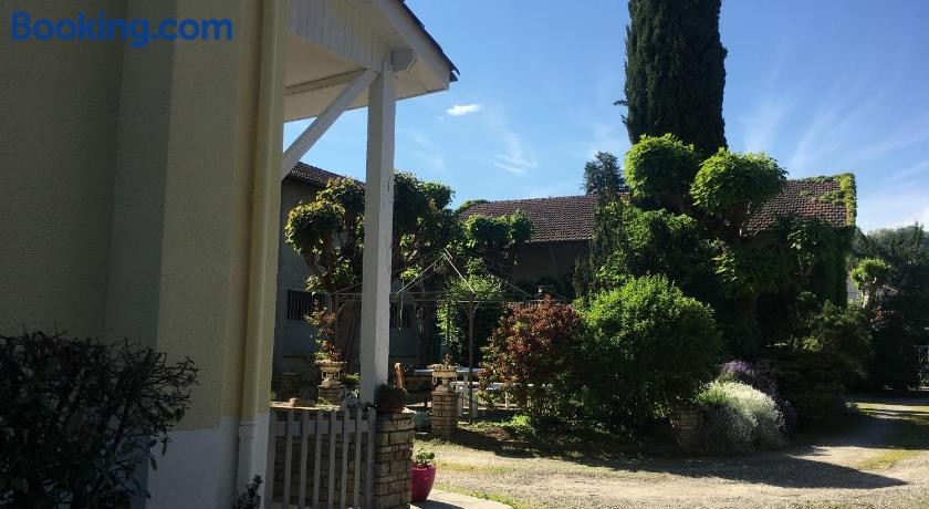 Villa Dufresne: Location Chambres D'hôtes Tout Confort Avec Piscine Couverte Proche Lyon, Ain, Chambre d'Hôtes à Beynost