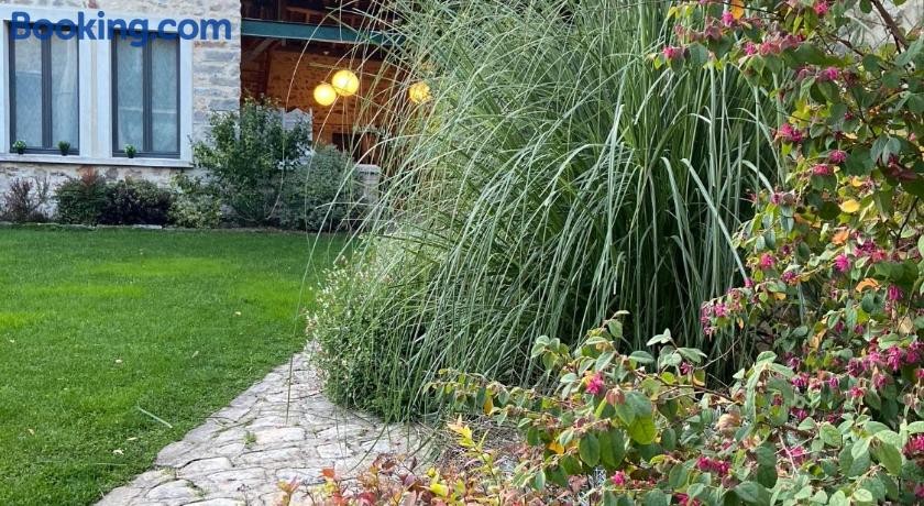 La petite dépendance romantique et cosy, Chambre d'Hôtes à Fleury-en-Bière