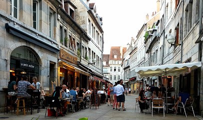 THE GLASS HOUSE, Chambre d'Hôtes à Besançon