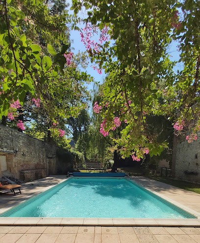 Gîte Domaine de l'Esquibat Fumel, Location de Vacances à Blanquefort-sur-Briolance